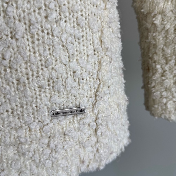 Abercrombie & Fitch Cream Boucle V-Neck Sweater Size Small - Picture 5 of 5